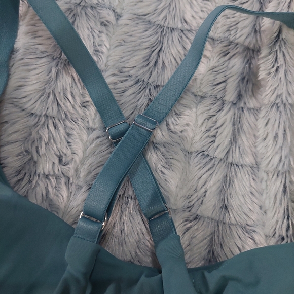 Workout, tennis dress built in bra and shorts size medium - Picture 14 of 15